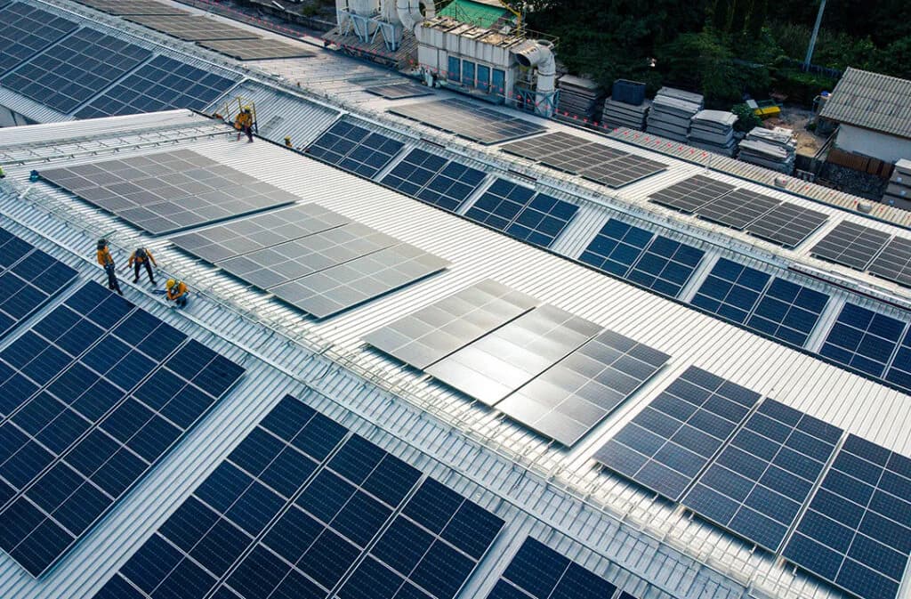 Sistema solar de médio porte instalado em planta industrial