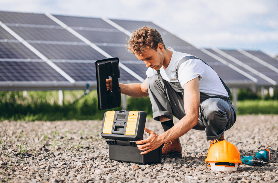 Manutenção de Inversores em Sistemas Solares: Prolongando a Vida Útil dos Componentes Críticos